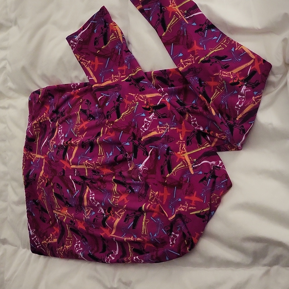 Lularoe tall abd curvy airplane legging